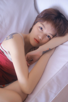 公交车上穿短裙被狂C